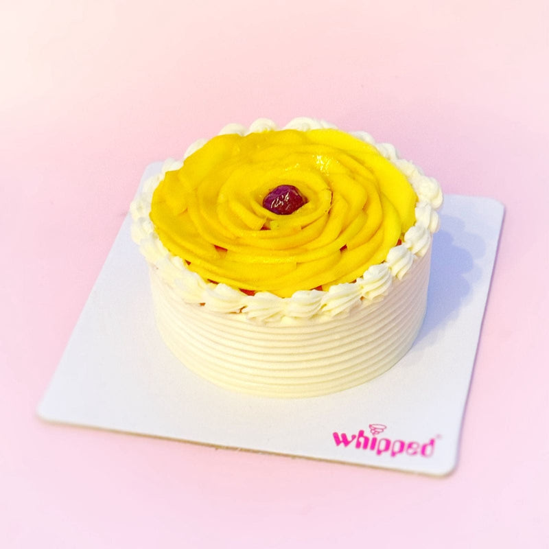 Fresh Mango & Strawberry Cake